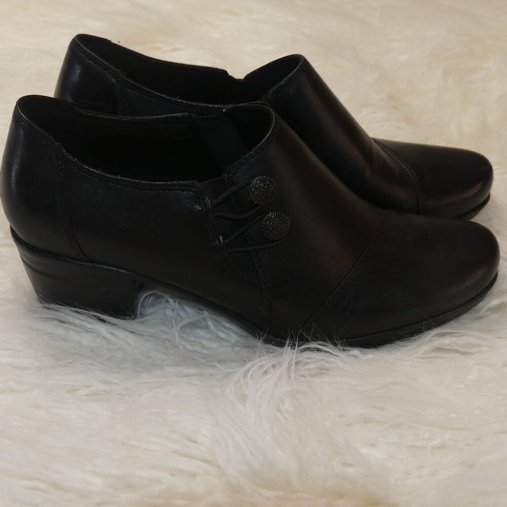 Clarks Collection Comfort Black Heeled Shoes w/ Side Zip &buttons  Womens Sz 8.5